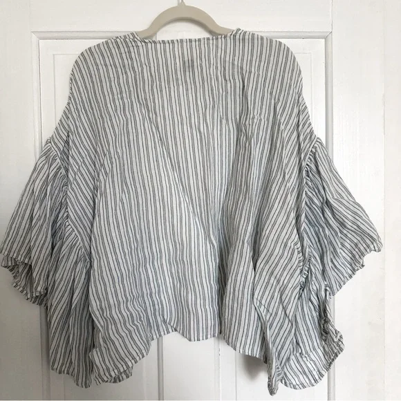Universal Thread Blue and White Striped Cropped Kimono - Picture 6 of 6